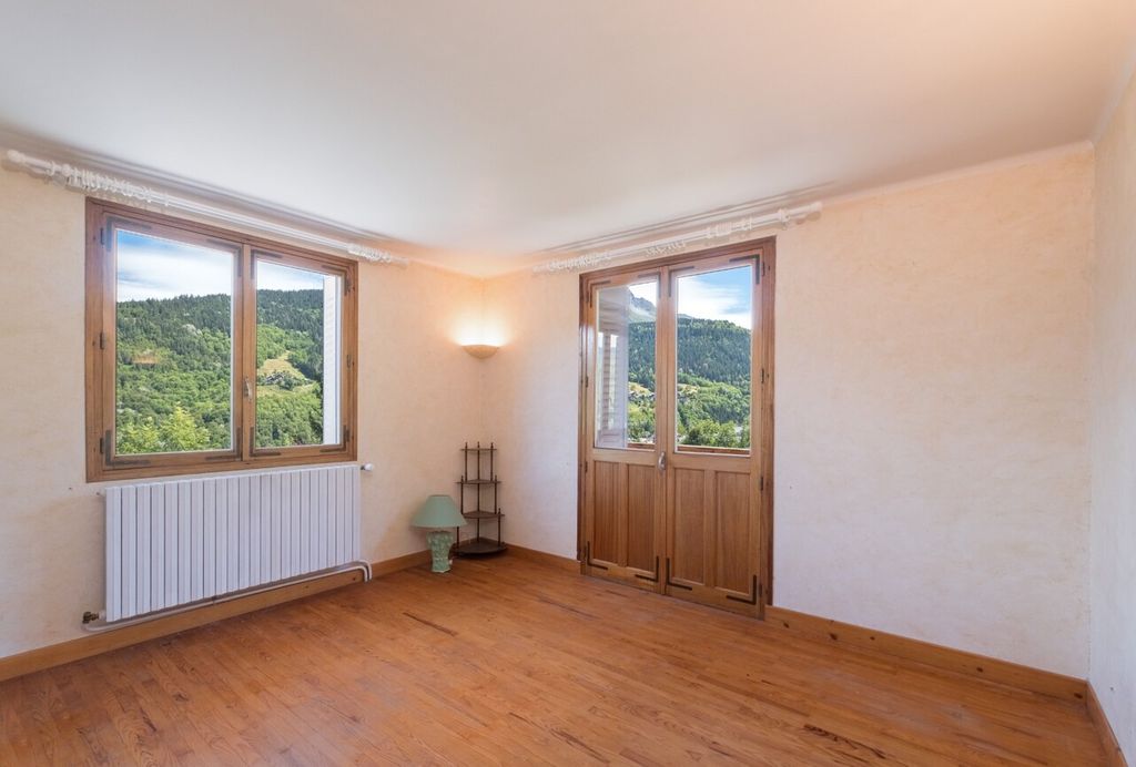 Achat maison à vendre 7 chambres 182 m² - Les Allues