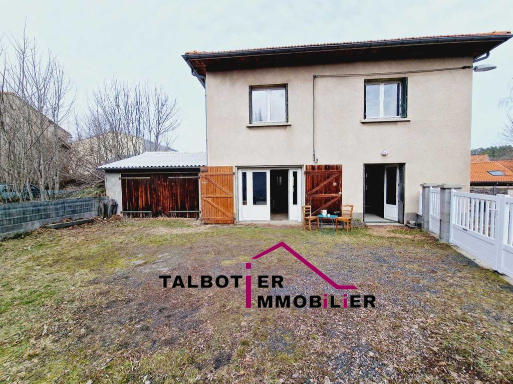 Achat maison à vendre 4 chambres 105 m² - Saint-Genès-Champanelle