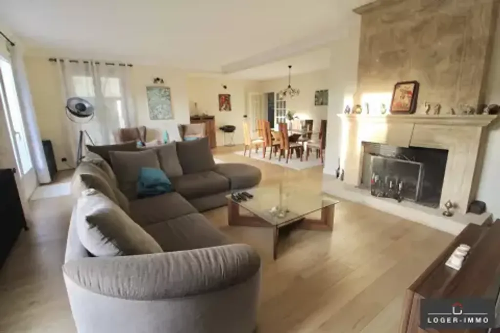 Achat maison à vendre 6 chambres 235 m² - La Queue-en-Brie