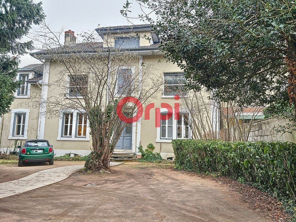 Achat maison à vendre 5 chambres 310 m² - Cusset