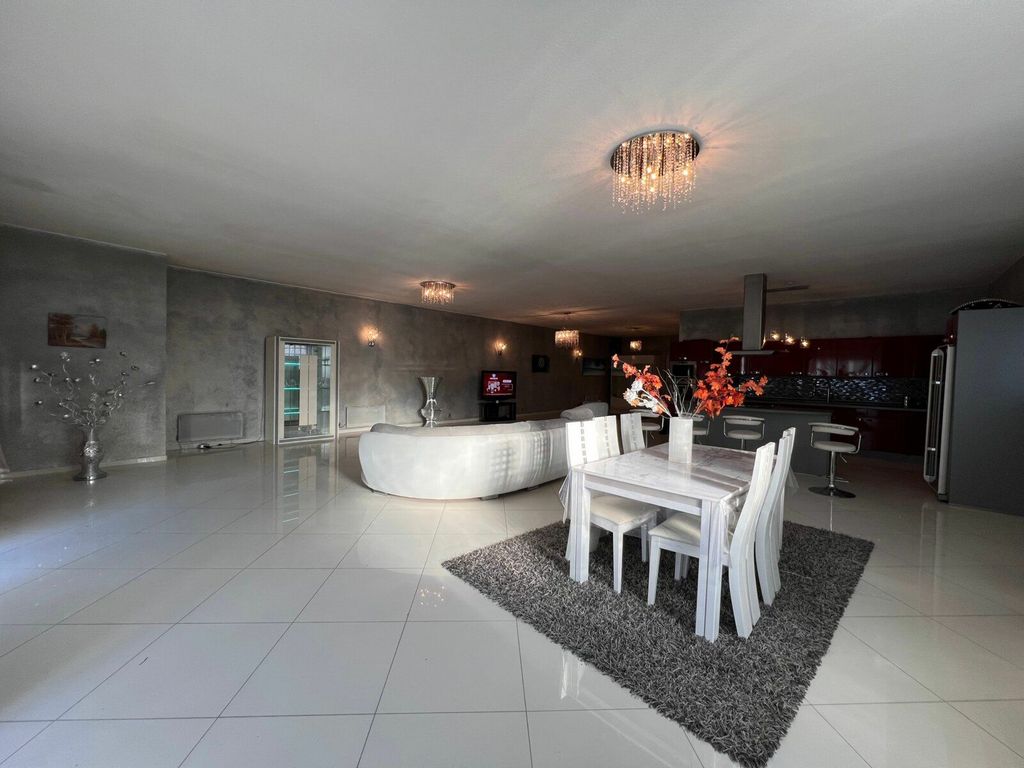Achat maison à vendre 3 chambres 320 m² - Montfermeil
