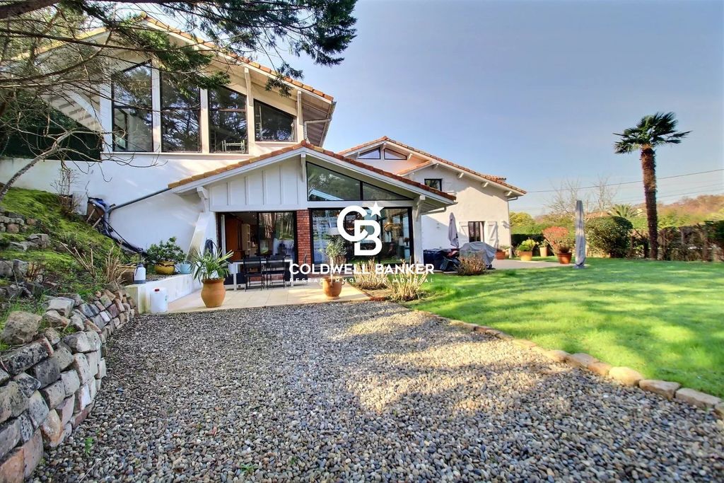 Achat maison à vendre 4 chambres 360 m² - Biarritz