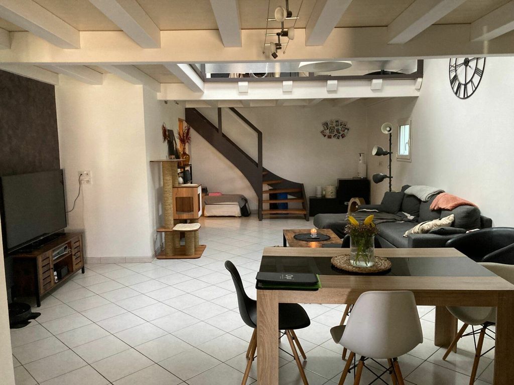 Achat maison à vendre 2 chambres 95 m² - Breuil-Magné