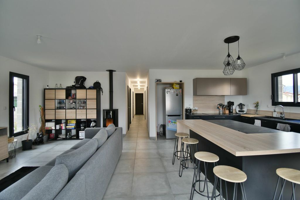 Achat maison à vendre 3 chambres 116 m² - Saint-Hilaire-du-Rosier