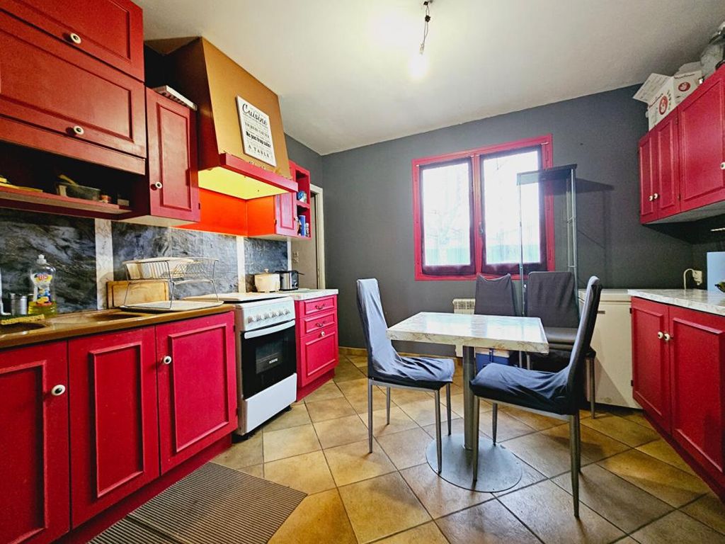 Achat maison à vendre 4 chambres 103 m² - La Chapelle-Saint-Ursin
