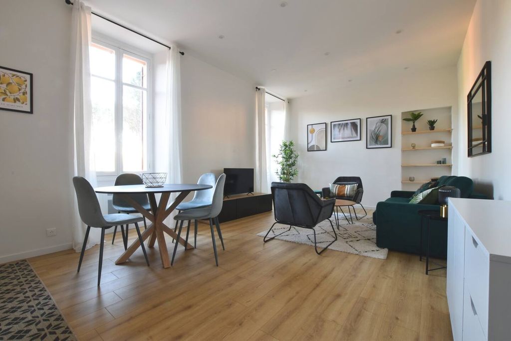 Achat appartement à vendre 2 pièces 51 m² - Saint-Raphaël
