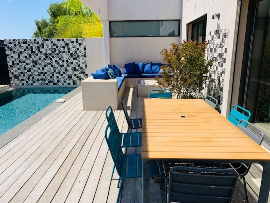 Achat maison à vendre 3 chambres 144 m² - Sanary-sur-Mer