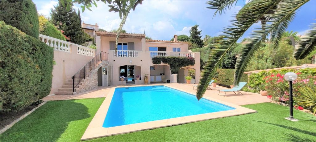 Achat maison à vendre 5 chambres 213 m² - Sainte-Maxime
