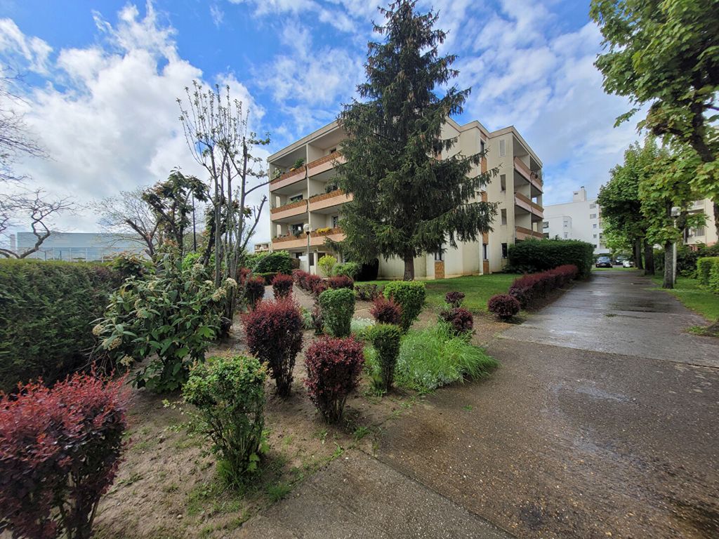 Achat appartement à vendre 4 pièces 87 m² - Montigny-le-Bretonneux