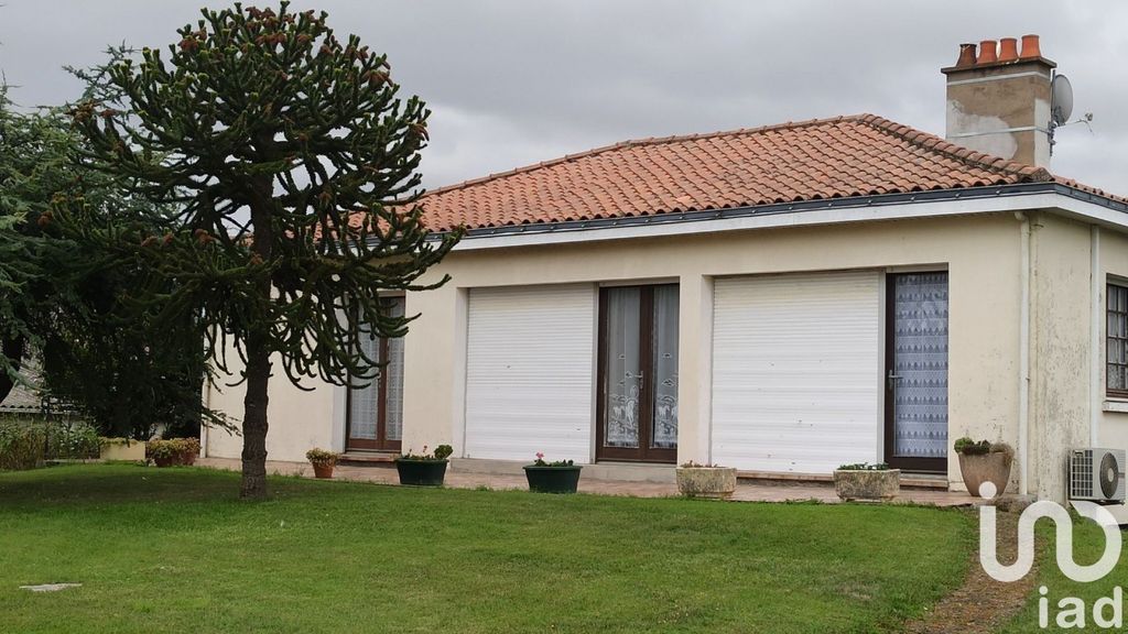 Achat maison à vendre 3 chambres 102 m² - Saint-Jean-de-Beugné