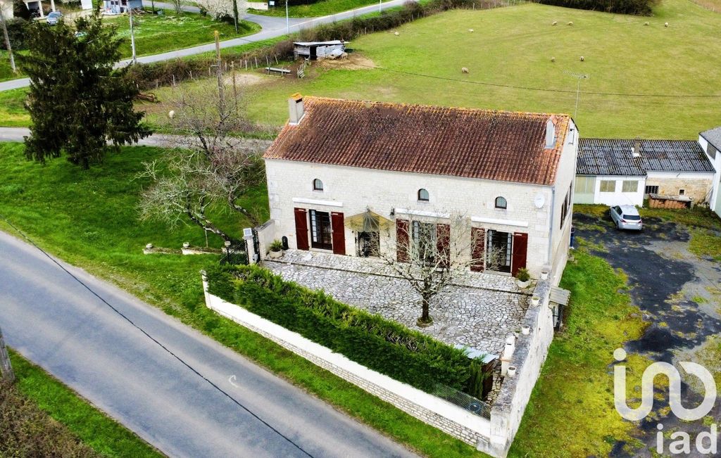 Achat maison à vendre 5 chambres 169 m² - Aunac-sur-Charente