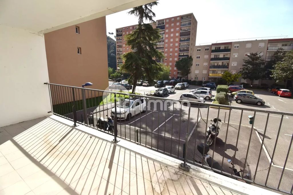 Achat appartement à vendre 5 pièces 102 m² - Saint-André-de-la-Roche