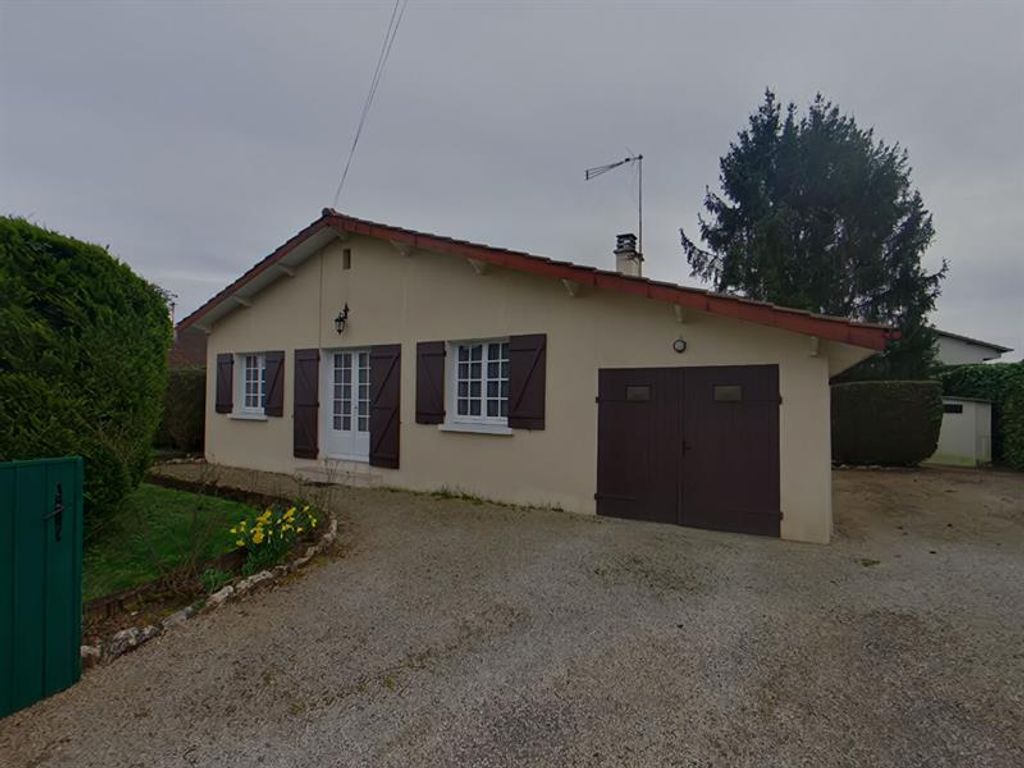 Achat maison à vendre 2 chambres 70 m² - Montmorillon