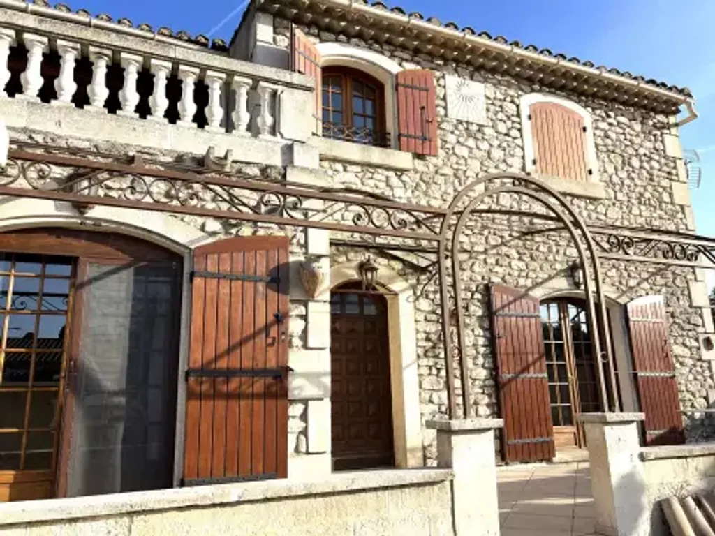 Achat maison à vendre 3 chambres 150 m² - Saint-Rémy-de-Provence