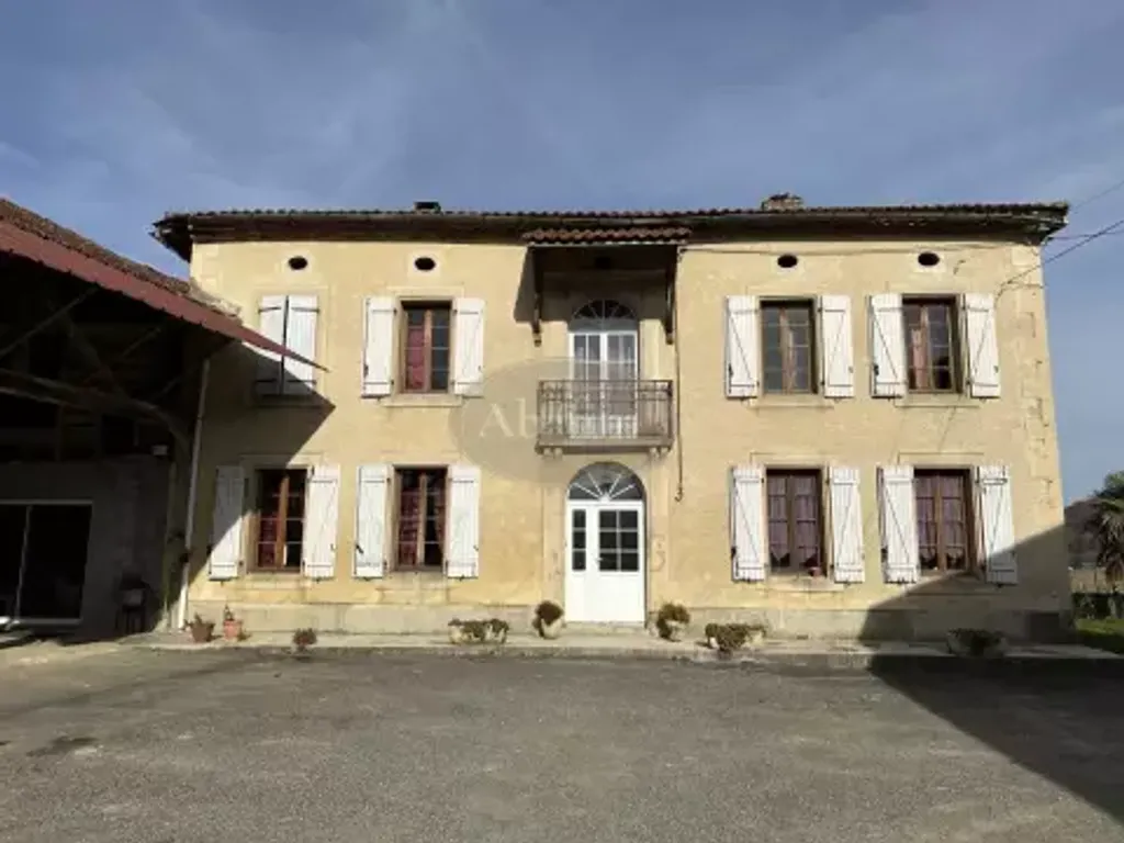 Achat maison à vendre 3 chambres 200 m² - Castelnau-Magnoac