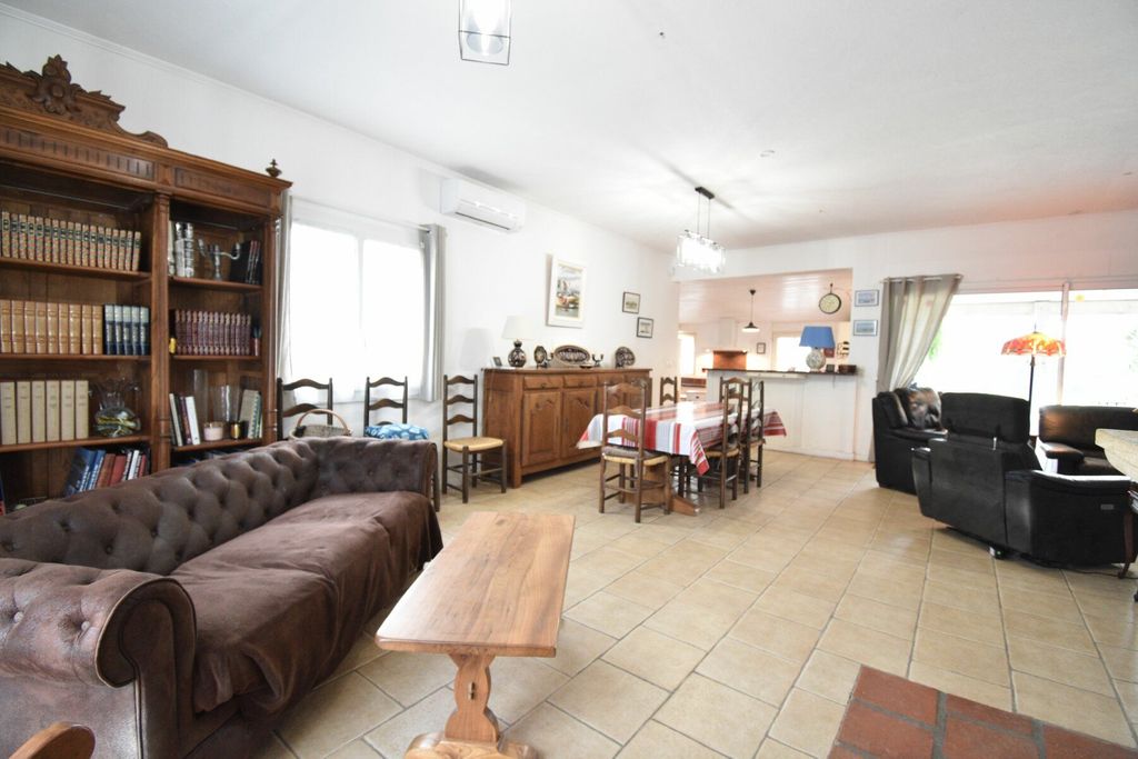 Achat maison à vendre 3 chambres 132 m² - Saubrigues