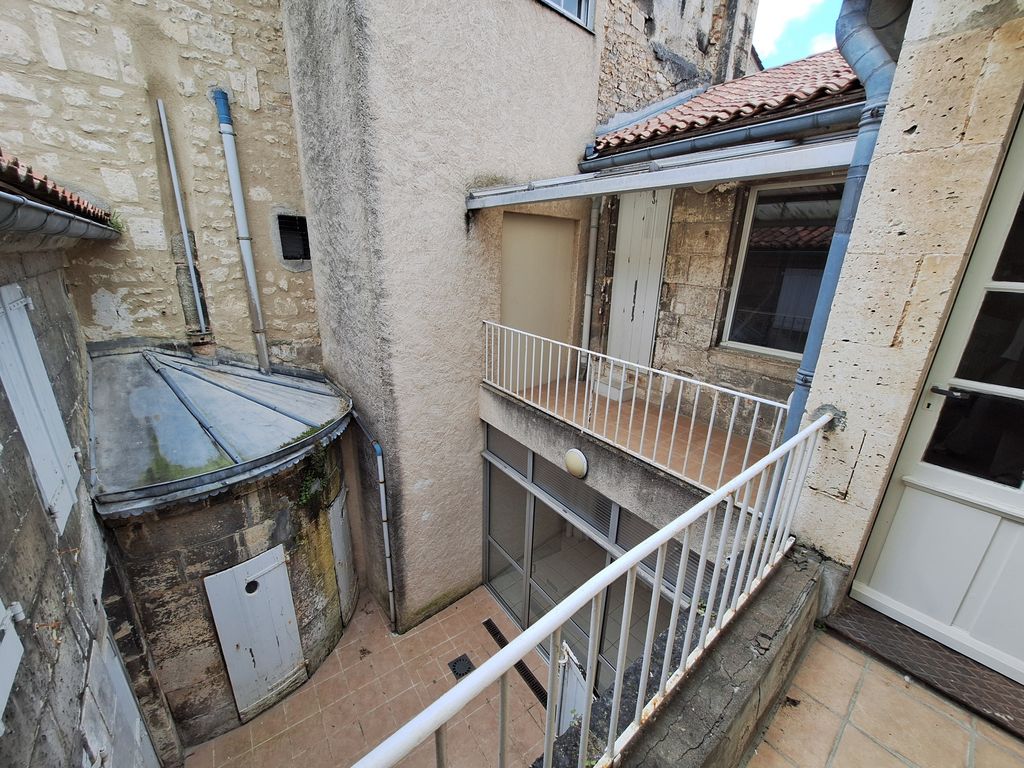 Achat maison à vendre 6 chambres 201 m² - Angoulême