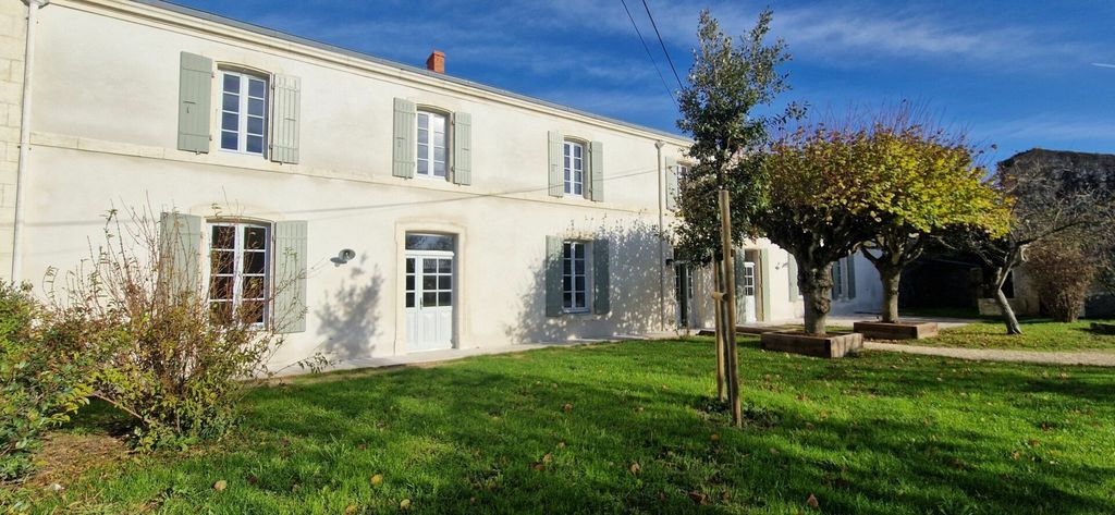 Achat maison à vendre 6 chambres 320 m² - La Rochelle