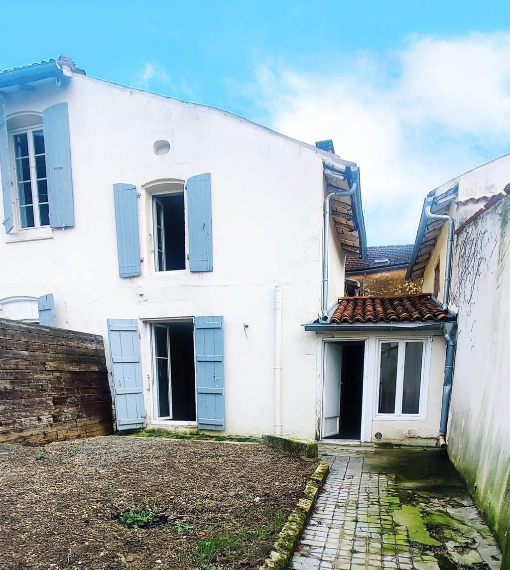 Achat maison à vendre 2 chambres 80 m² - Saint-Jean-d'Angély