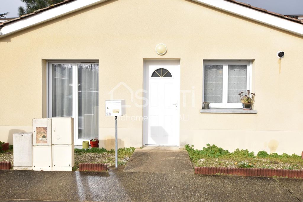 Achat maison à vendre 2 chambres 63 m² - Castres-Gironde