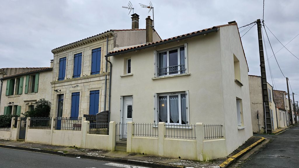 Achat maison à vendre 2 chambres 70 m² - Port-des-Barques