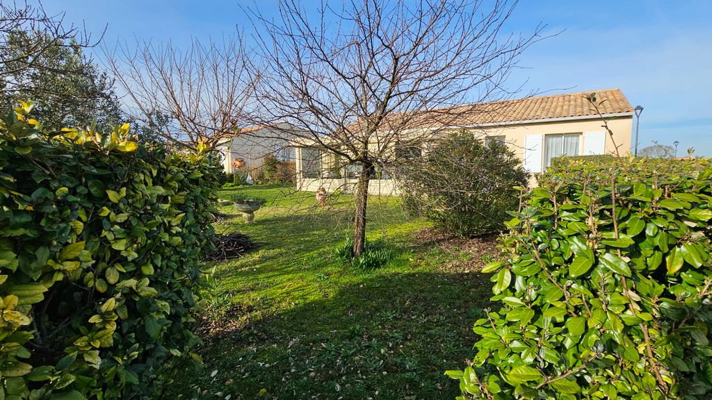 Achat maison à vendre 3 chambres 90 m² - Saint-Nazaire-sur-Charente