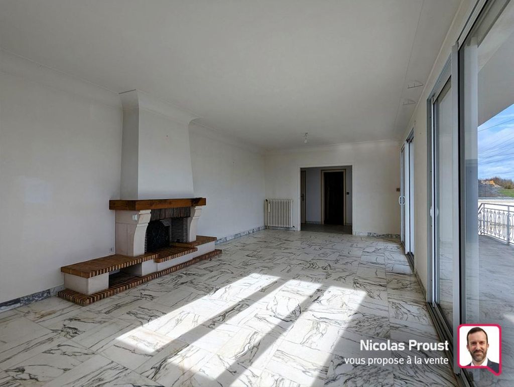 Achat maison à vendre 5 chambres 137 m² - Saint-Genouph