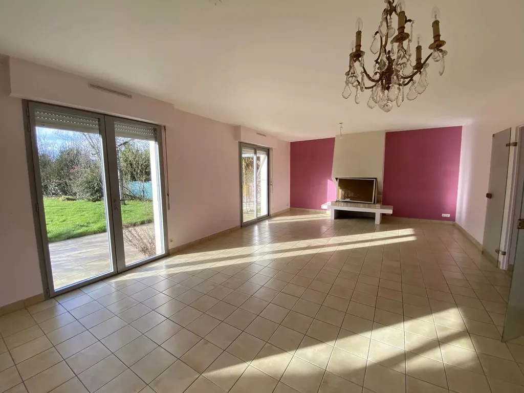 Achat maison à vendre 4 chambres 167 m² - Bécon-les-Granits