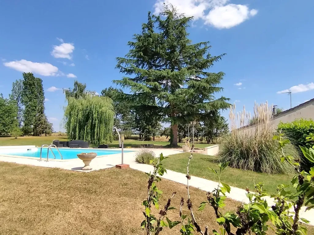 Achat maison à vendre 4 chambres 430 m² - Vierzon