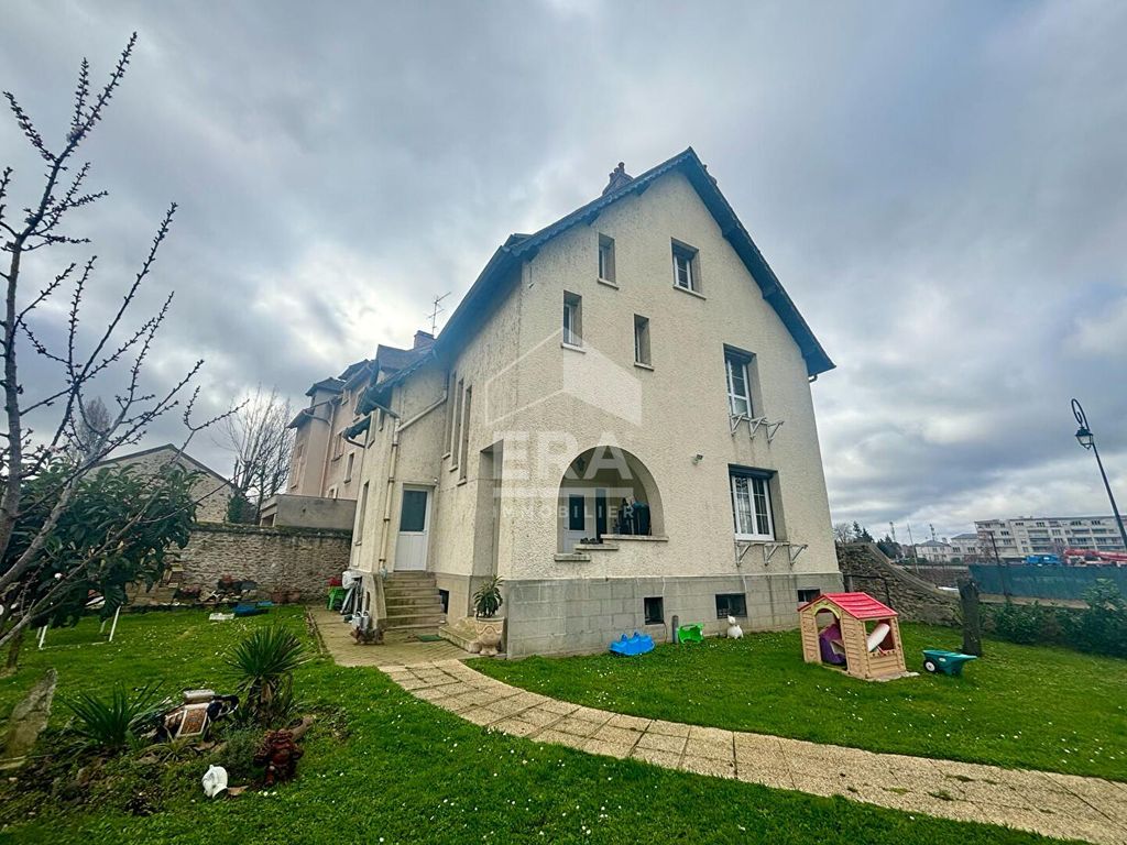 Achat maison à vendre 6 chambres 228 m² - Saint-Pierre-du-Perray