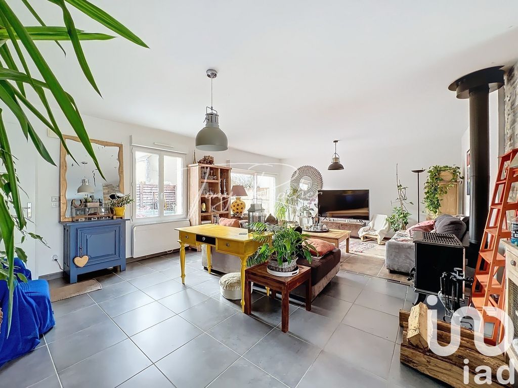Achat maison à vendre 3 chambres 105 m² - Le Bardon