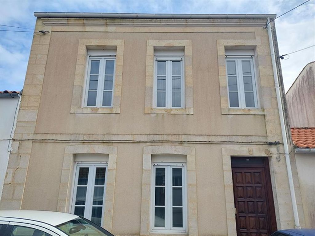 Achat maison à vendre 2 chambres 127 m² - Rochefort