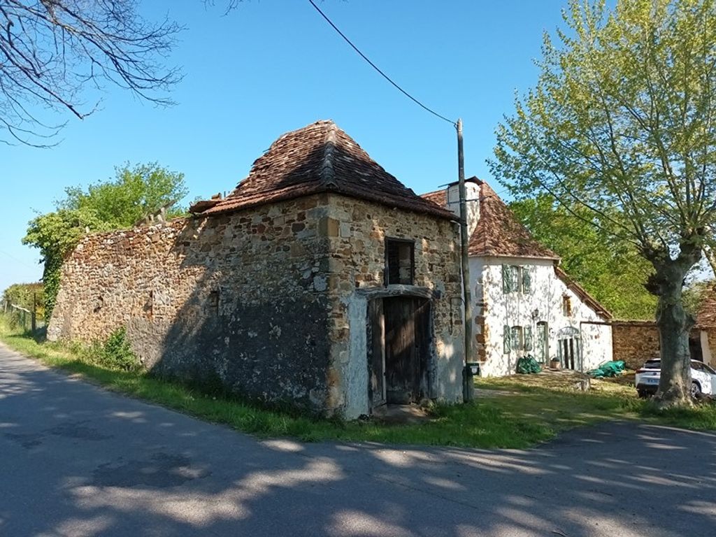 Achat maison à vendre 2 chambres 118 m² - Castetbon