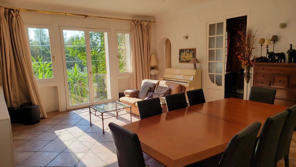 Achat maison à vendre 6 chambres 210 m² - Le Cannet