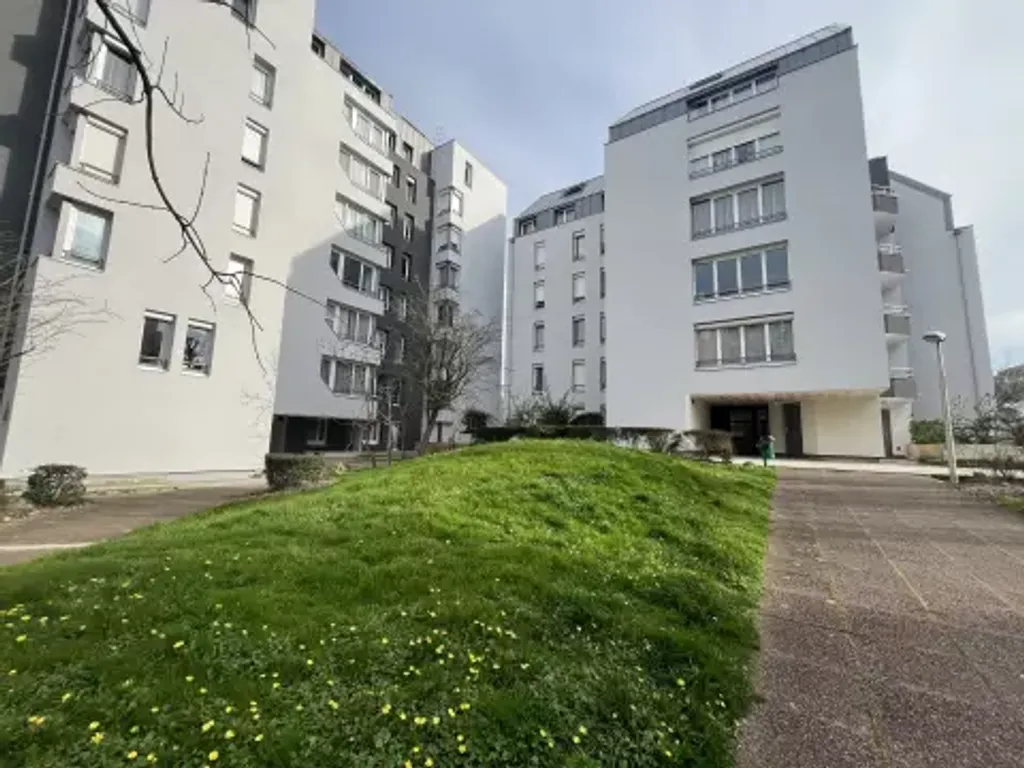 Achat appartement à vendre 2 pièces 52 m² - Champs-sur-Marne