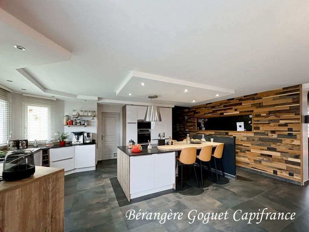 Achat maison à vendre 4 chambres 173 m² - Neuville-sur-Sarthe