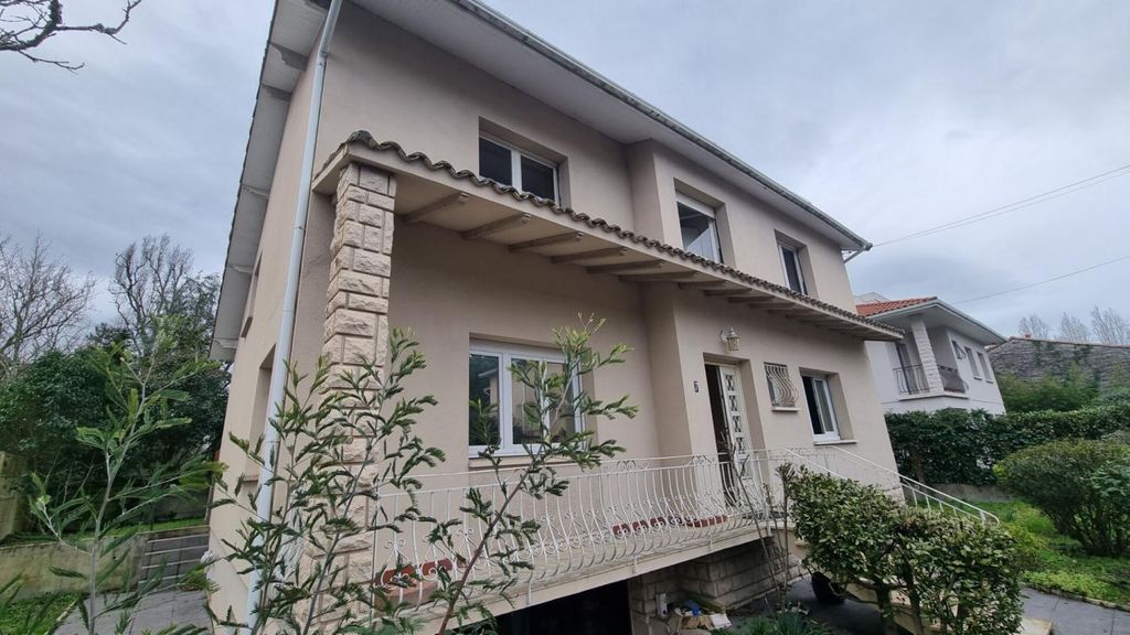Achat maison à vendre 5 chambres 177 m² - Bordeaux