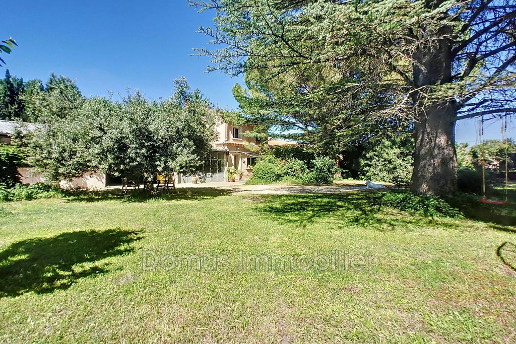 Achat maison à vendre 4 chambres 153 m² - Saint-Saturnin-lès-Avignon