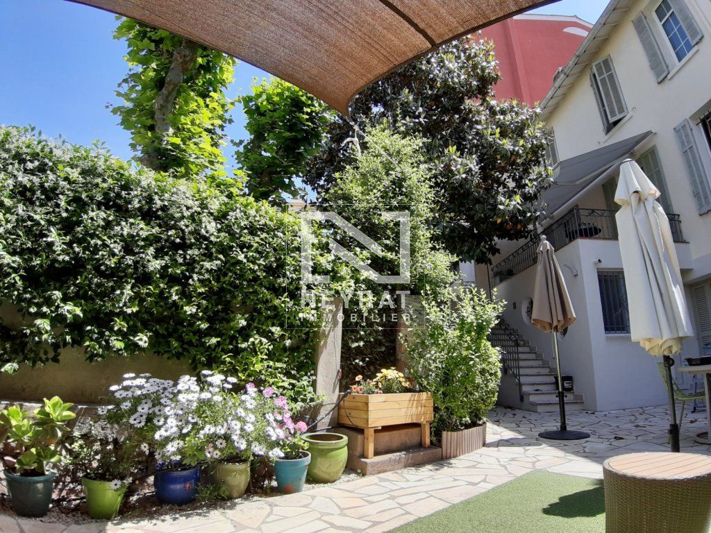 Achat maison à vendre 5 chambres 167 m² - Saint-Raphaël