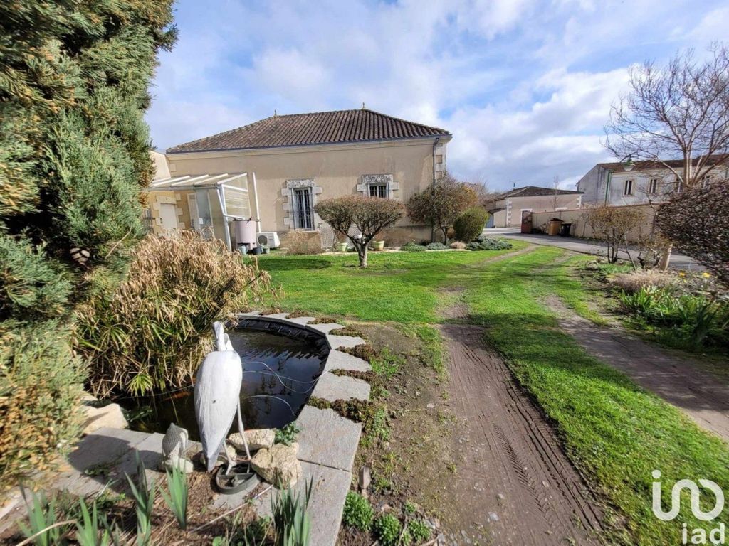 Achat maison à vendre 3 chambres 125 m² - Saint-Aubin-de-Blaye