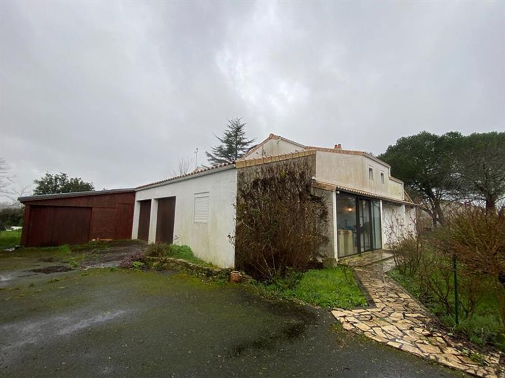 Achat maison à vendre 4 chambres 151 m² - Saint-Pierre-d'Amilly