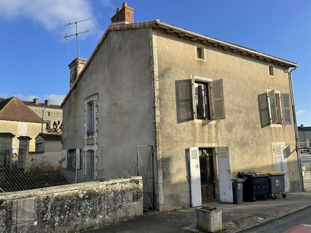 Achat maison à vendre 4 chambres 145 m² - Saint-Maurice-la-Clouère