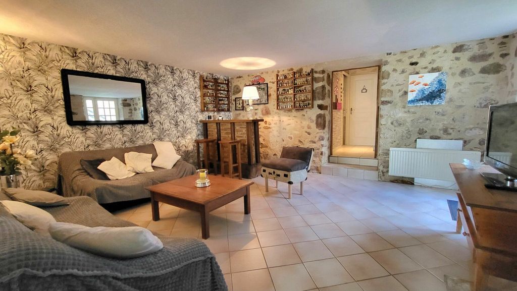 Achat maison à vendre 2 chambres 107 m² - Saint-Martin-de-Jussac