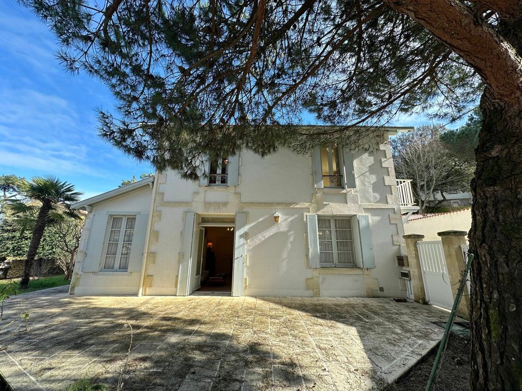 Achat maison à vendre 6 chambres 142 m² - Saint-Palais-sur-Mer