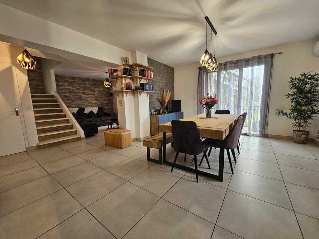Achat maison à vendre 4 chambres 164 m² - Yenne
