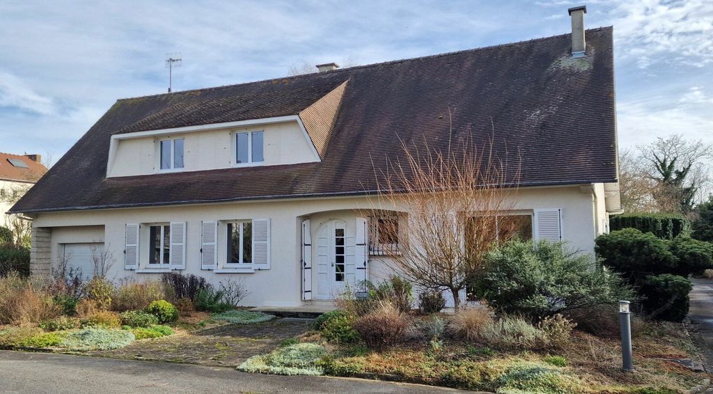 Achat maison à vendre 5 chambres 245 m² - Compiègne