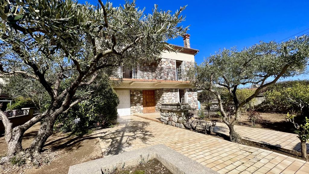 Achat maison à vendre 4 chambres 155 m² - Céret