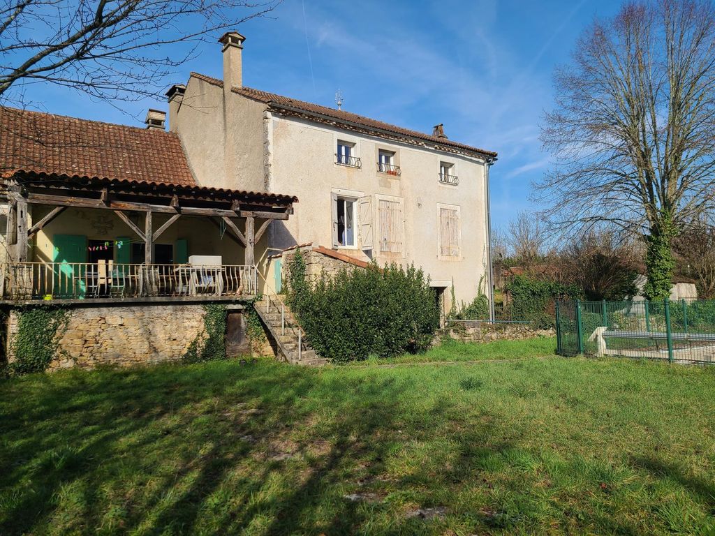 Achat maison à vendre 7 chambres 248 m² - Castelfranc