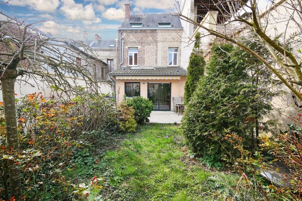 Achat maison à vendre 6 chambres 211 m² - Saint-Quentin