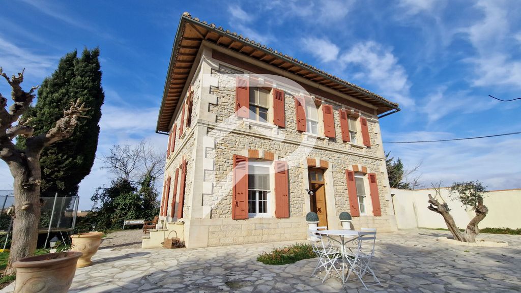 Achat maison à vendre 4 chambres 180 m² - Aigues-Mortes